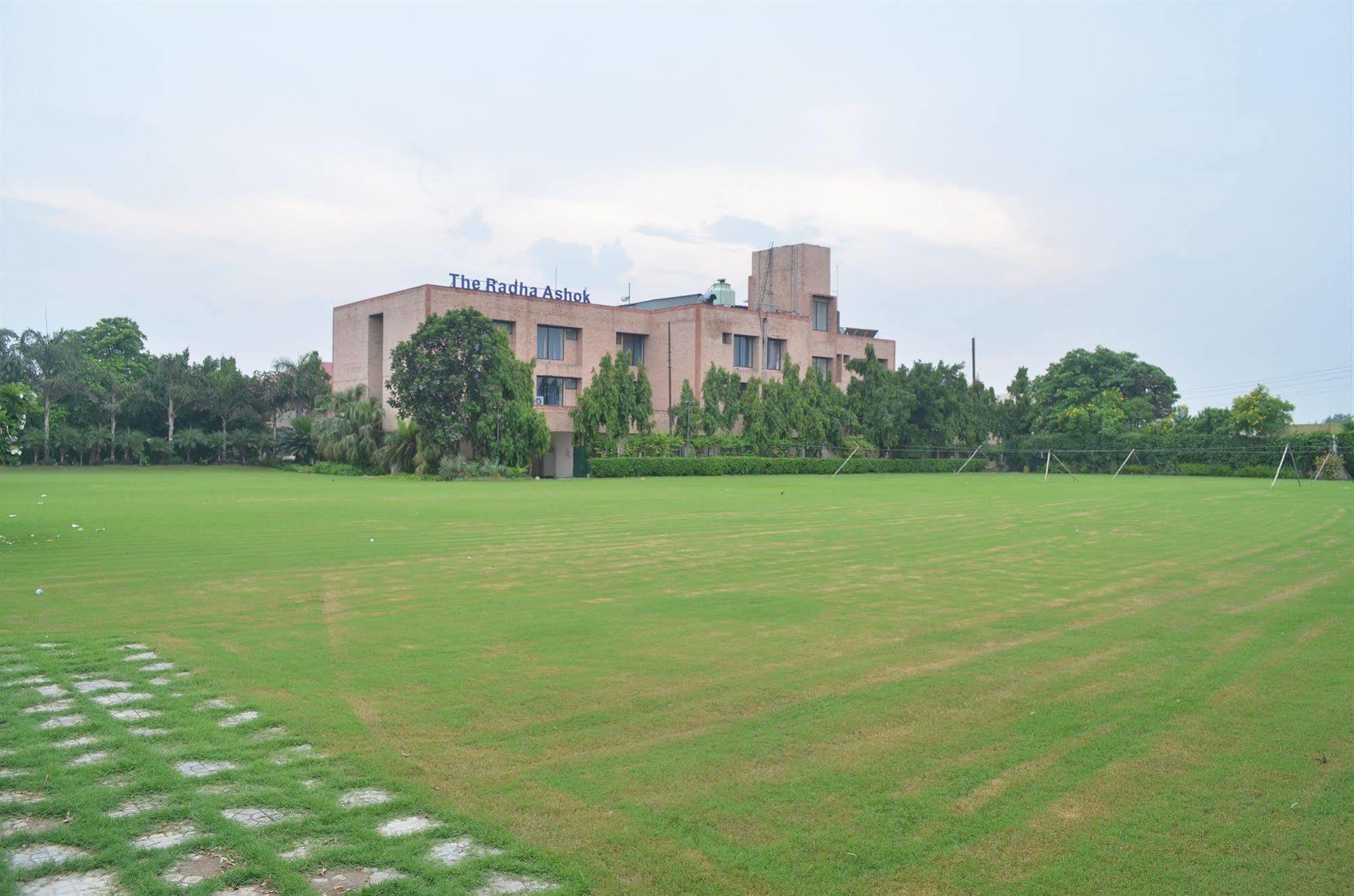 Shri Radha Brij Vasundhara Resort & Spa Govardhan Exteriér fotografie
